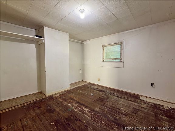 4th image of 636 W 7th Street