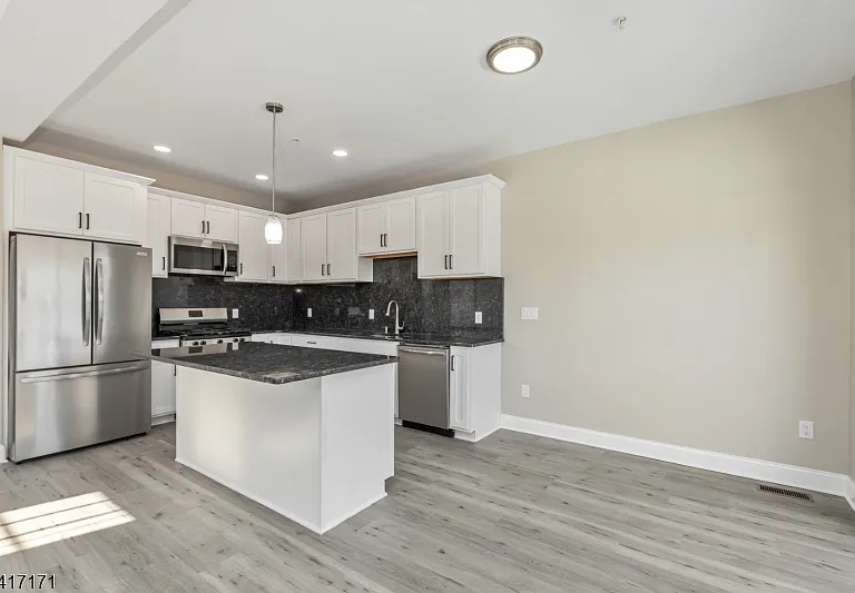 156 N Auten Ave — Photo 32
