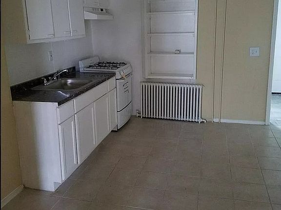 2nd image of 1519 Popland St #1