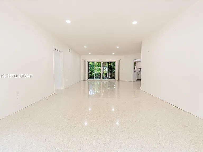 580 University Dr #2 — Photo 7