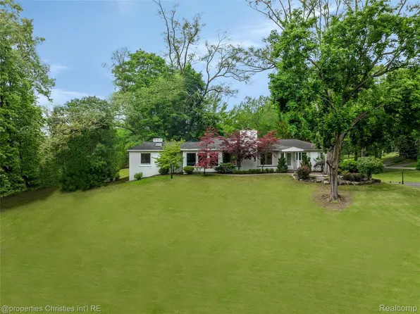 26335 Woodlore Rd, Franklin, MI 48025