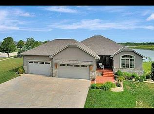 10200 Shore Front Dr, Lincoln, NE 68527