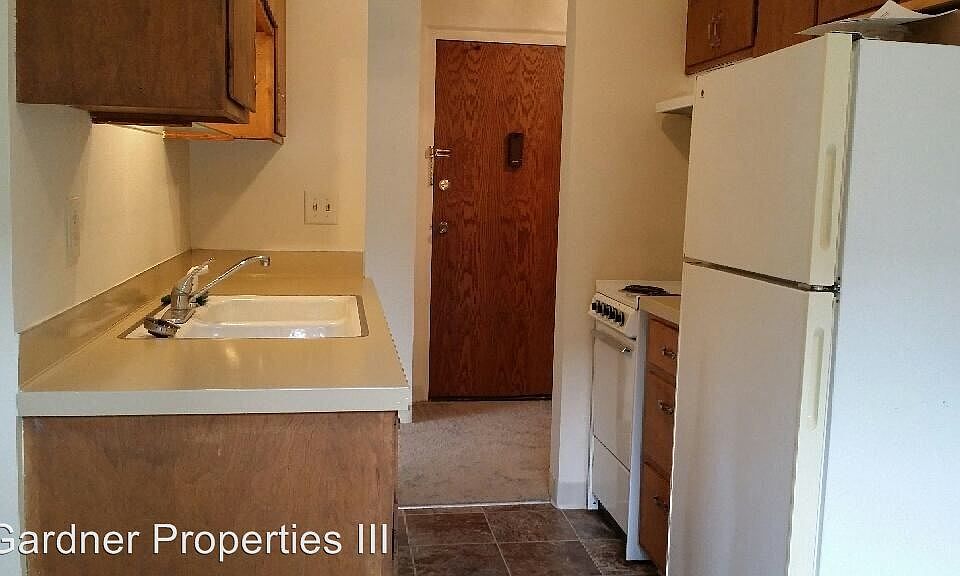 2nd image of 1709 S Ferry St APT 105