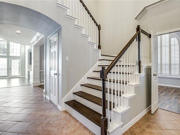 3rd image of 2305 Vail Dr