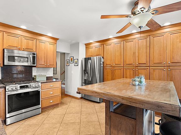 2nd image of 482 Franklin Ln