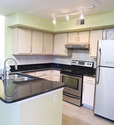 3rd image of 7340 Westpointe Blvd APT 326