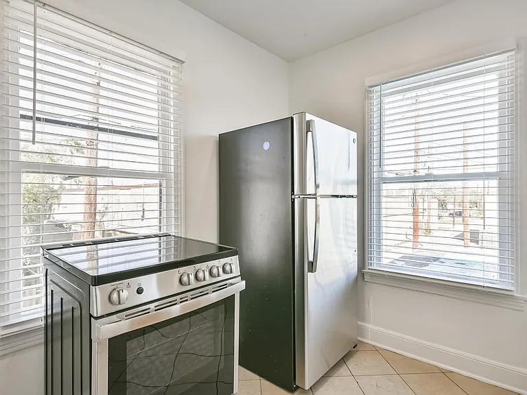 4518 Avenue P — Photo 15
