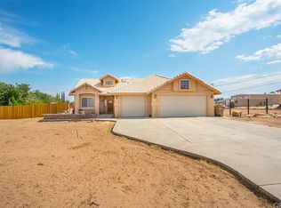 15371 Rodeo Dr, Hesperia, CA 92345