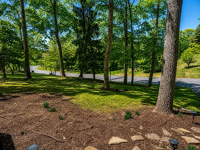 1237 Tanglewood Dr — Photo 2