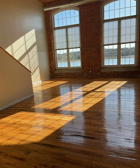 Victoria Riverside Townhouse Lofts — Photo 54