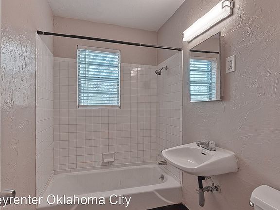 3rd image of 2711 NW 36th St #2709