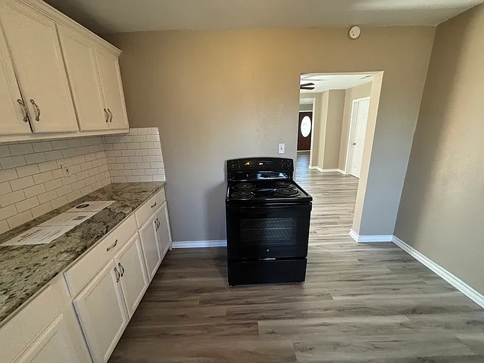 909 College Ave — Photo 15
