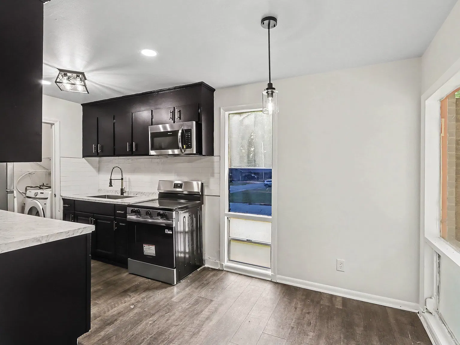 2 bed, 840 sqft, $1,800 — Photo 2