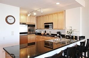 3rd image of 1515 S Prairie Ave Unit 1218