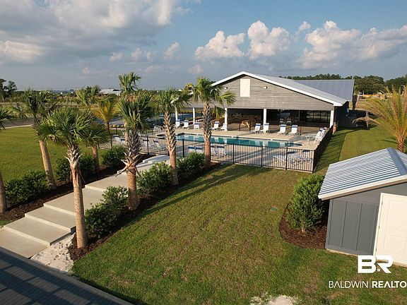 3rd image of 802 Vacation Cir