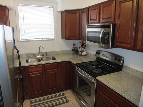 3rd image of 1373 Bluff Ave #7