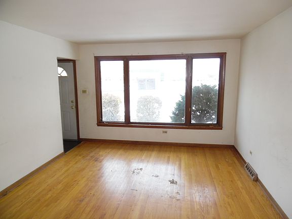 5th image of 14244 Dorchester Ave