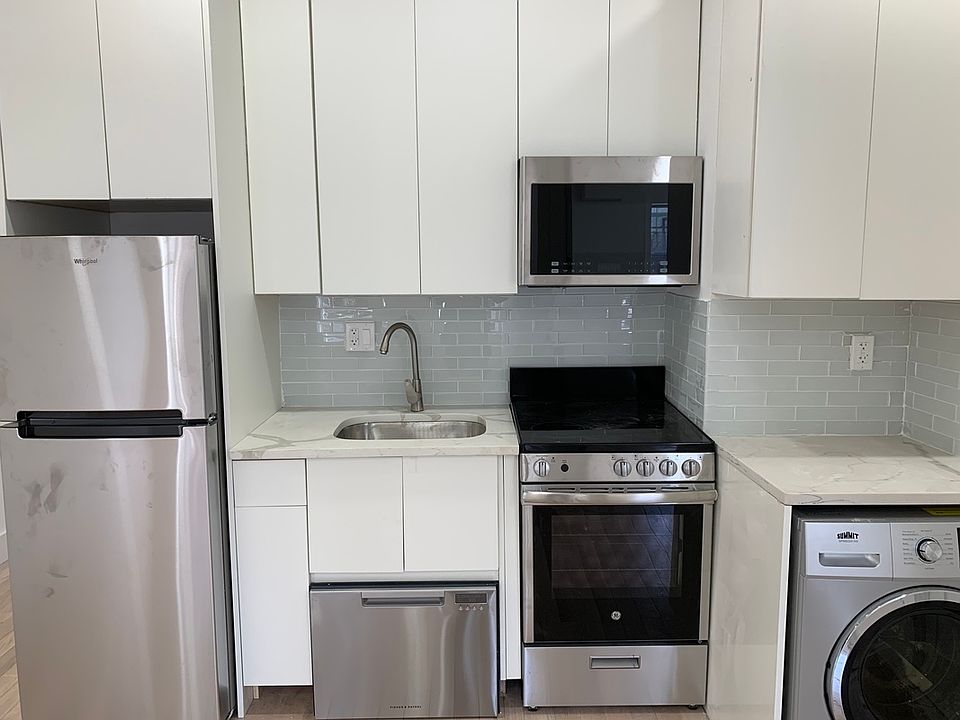 1st image of 975 Washington Ave #B5