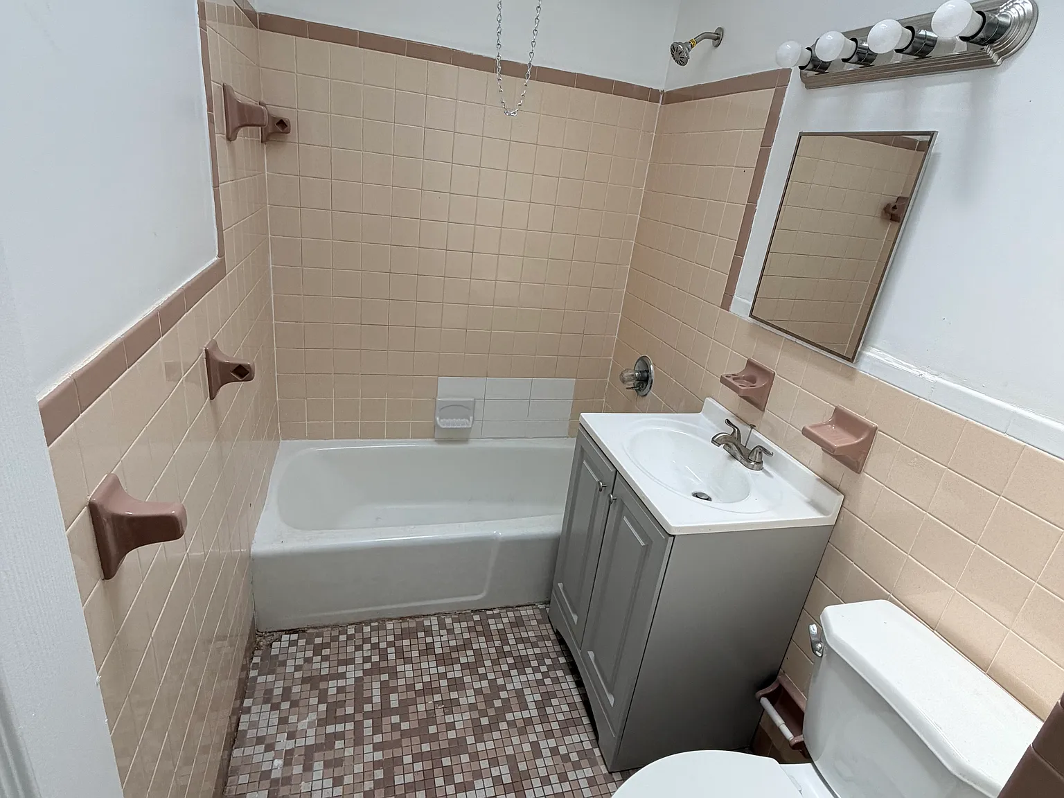 3 bed, 992 sqft, $1,695 — Photo 2