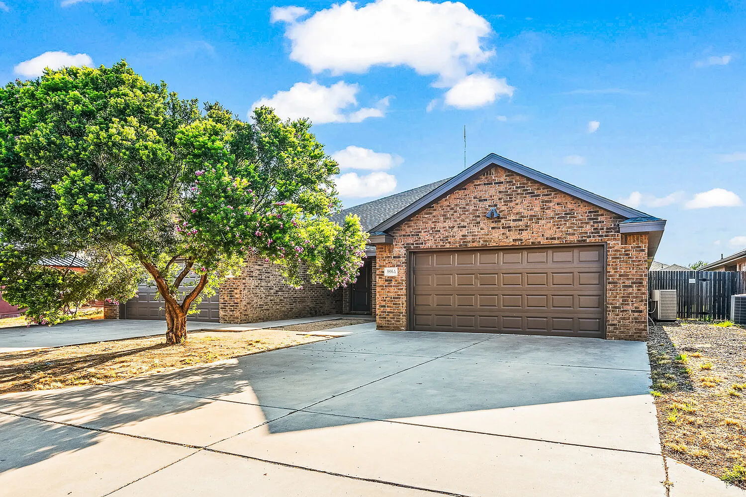 3 bed, 2.0 bath, 1479 sqft, $1,595 — Photo 2