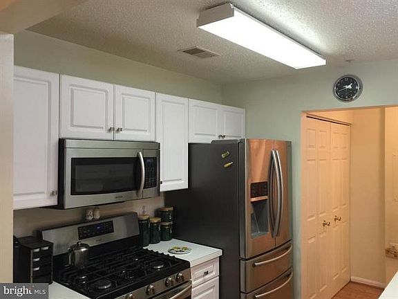 5th image of 10018 Vanderbilt Cir APT 4-12