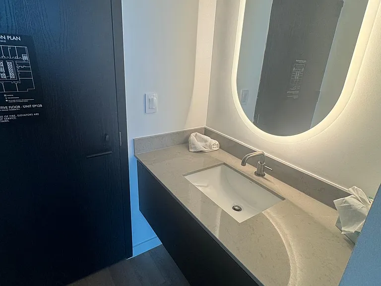 20 NE 11th St #Penthouse 12B — Photo 6