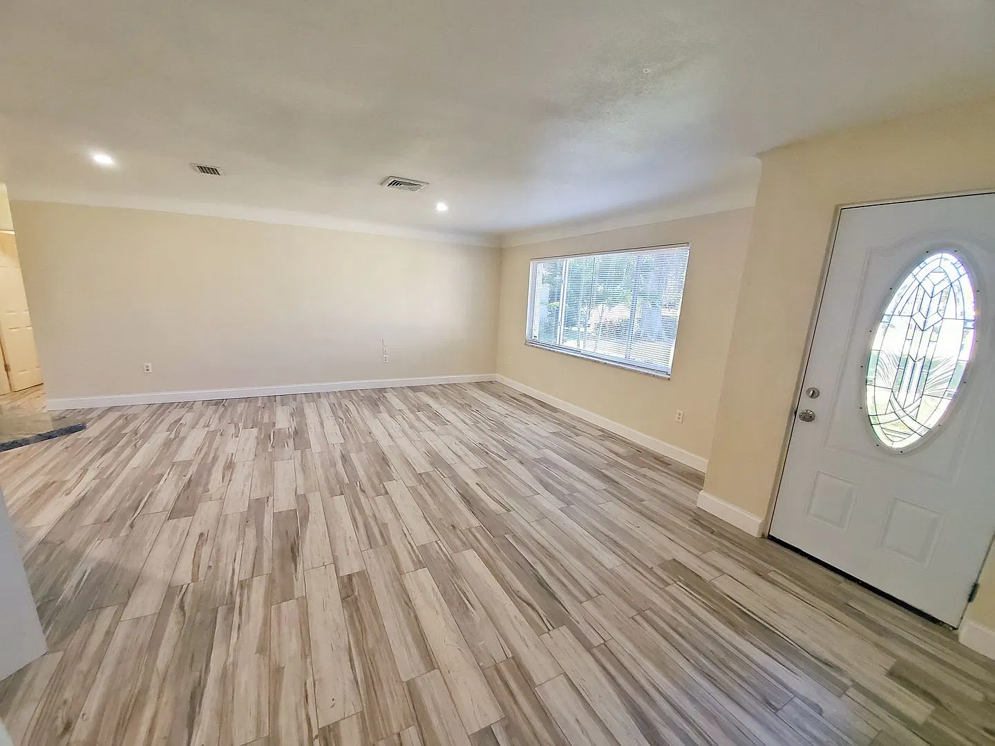 4 Bedroom 2 Bath Home in Lakewood Estates!! — Photo 2