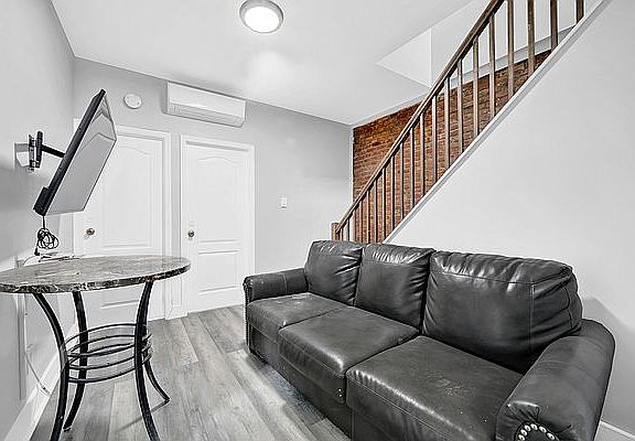 3rd image of 1829 Park Pl #3