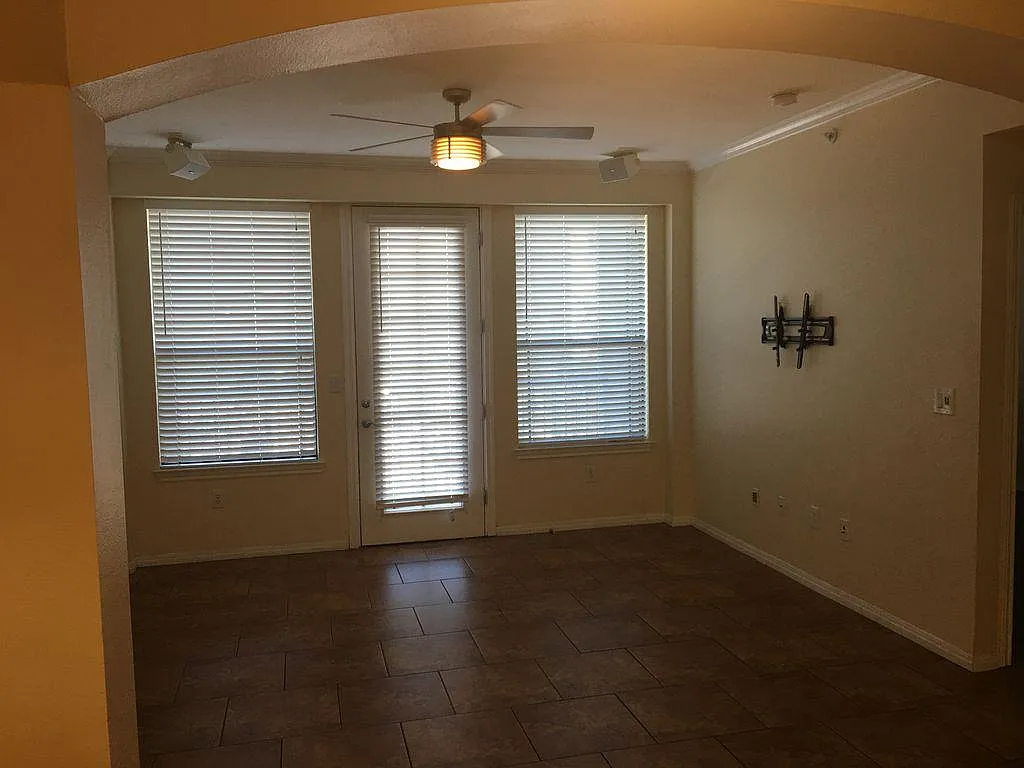 2 bed, 2.0 bath, 1142 sqft, $1,800 — Photo 2