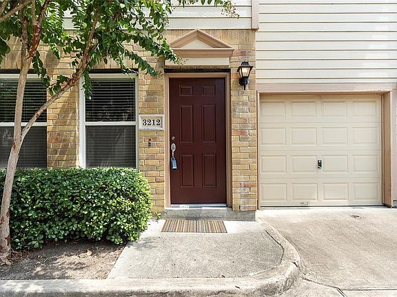 2nd image of 3212 Baer St