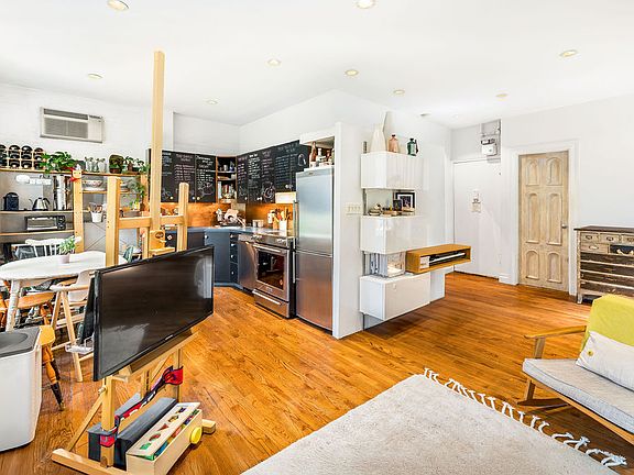 4th image of 81 Perry St APT 1B