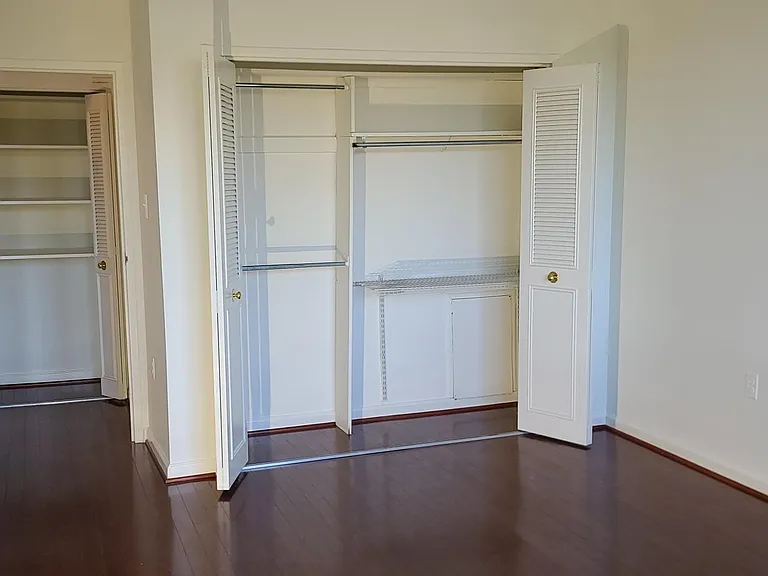 10401 Grosvenor Pl #518 — Photo 18