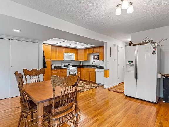 4th image of 1343 Crescent Dr