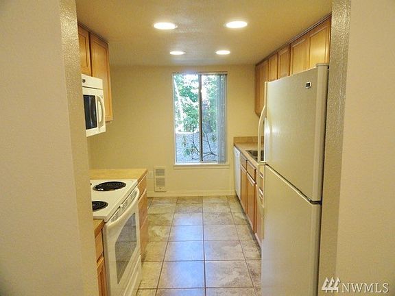 4th image of 8401 Zircon Dr