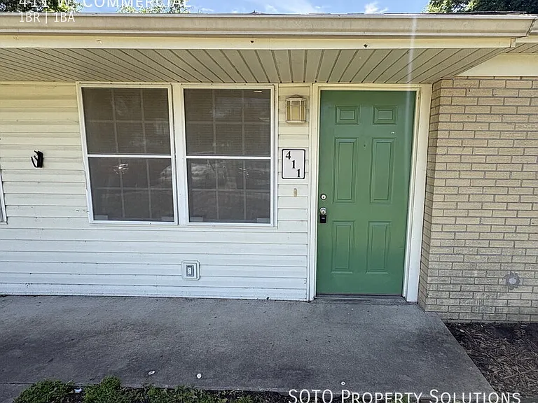 411 W Commercial St — Photo 1