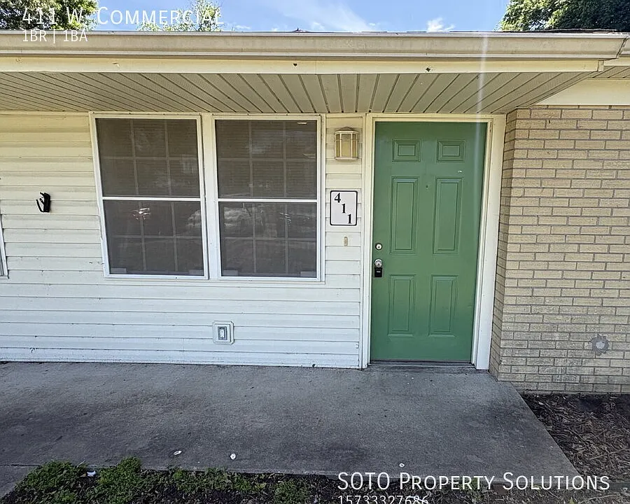 411 W Commercial St