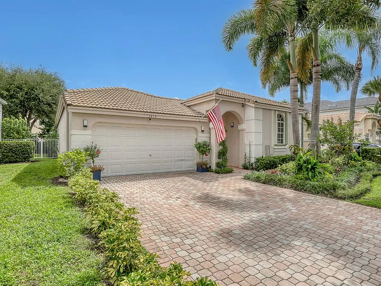 2076 Cezanne Rd — Photo 14