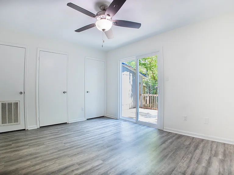 194 Parkbrook Cir — Photo 17