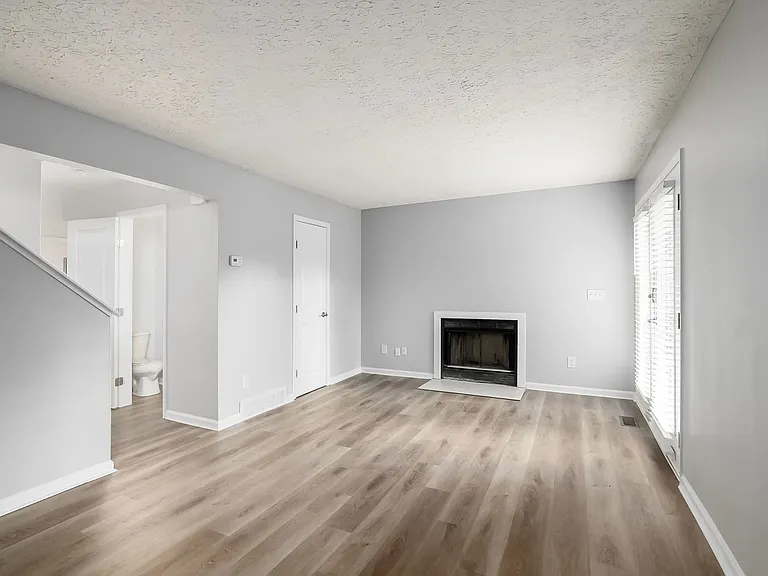3085-3194 Griggsview Court — Photo 17