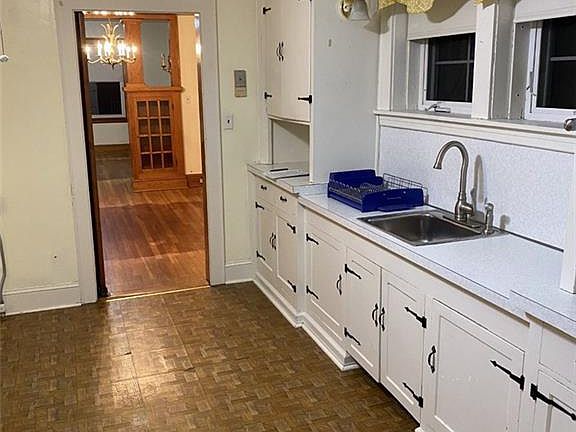 2nd image of 566 Farmington Ave