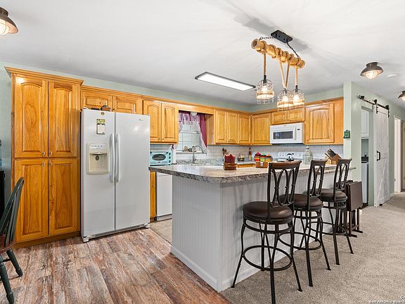 5th image of 652 Tamarack