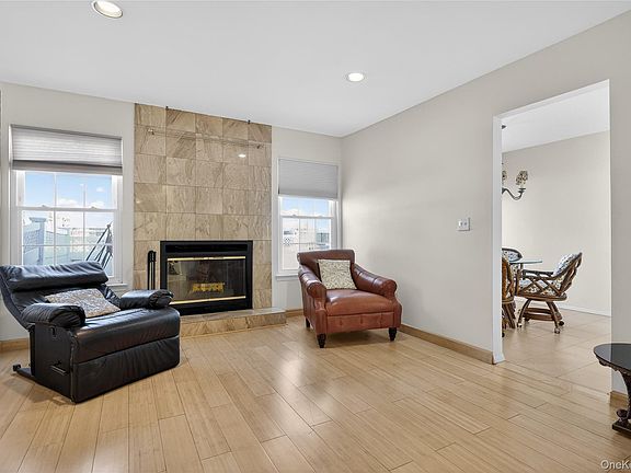 4th image of 109 Glen Way