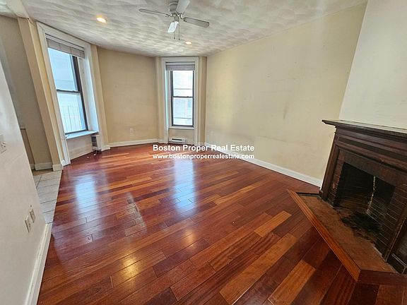 5th image of 250 Newbury St #1B