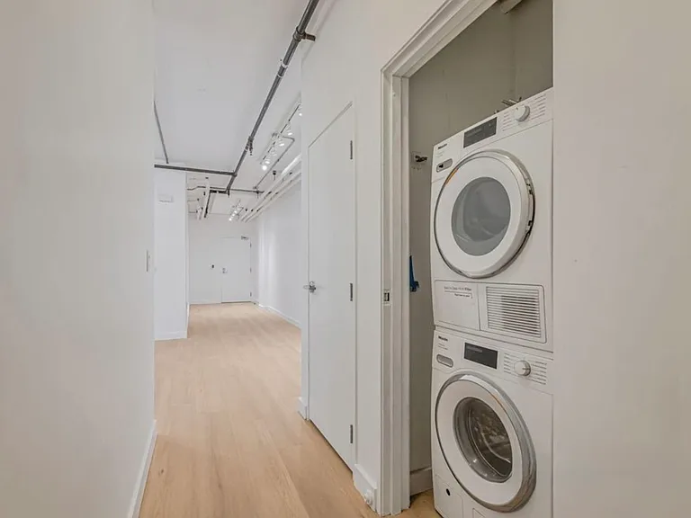 Washer Dryer included