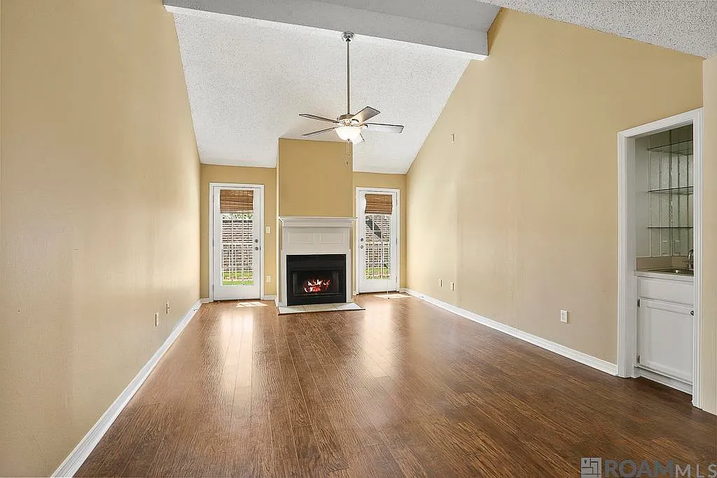 3 bed, 1402 sqft, $1,650 — Photo 1