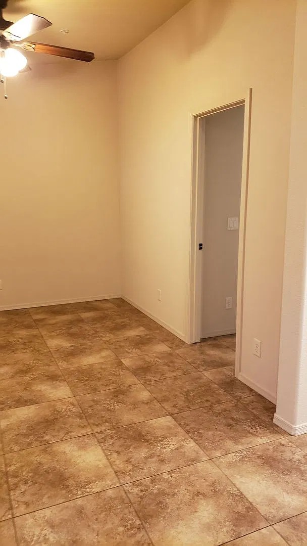 Unfurnished Long Term !! One Month Free Rent !! — Photo 2