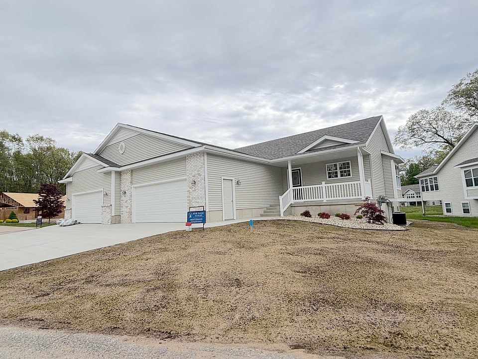 1st image of 1519 E Addison Way