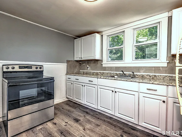 90 N Turnpike Rd #3 — Photo 11