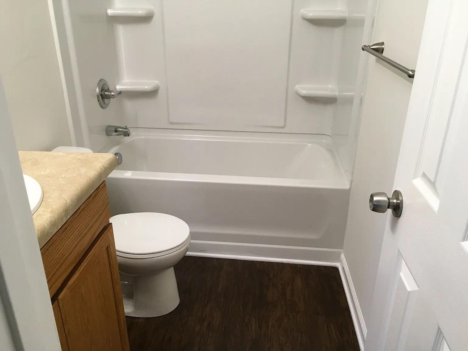 2 bed, 960 sqft, $1,670 — Photo 3