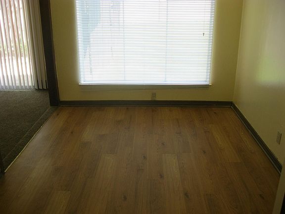 5th image of 102 Crawford Ct
